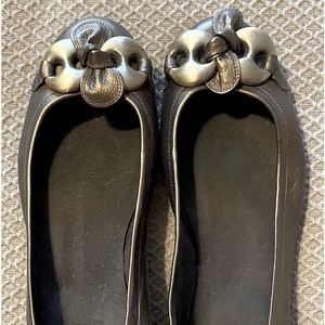 Stuart Weitzman Ballet Flats in Bronze Leather, Size 8.